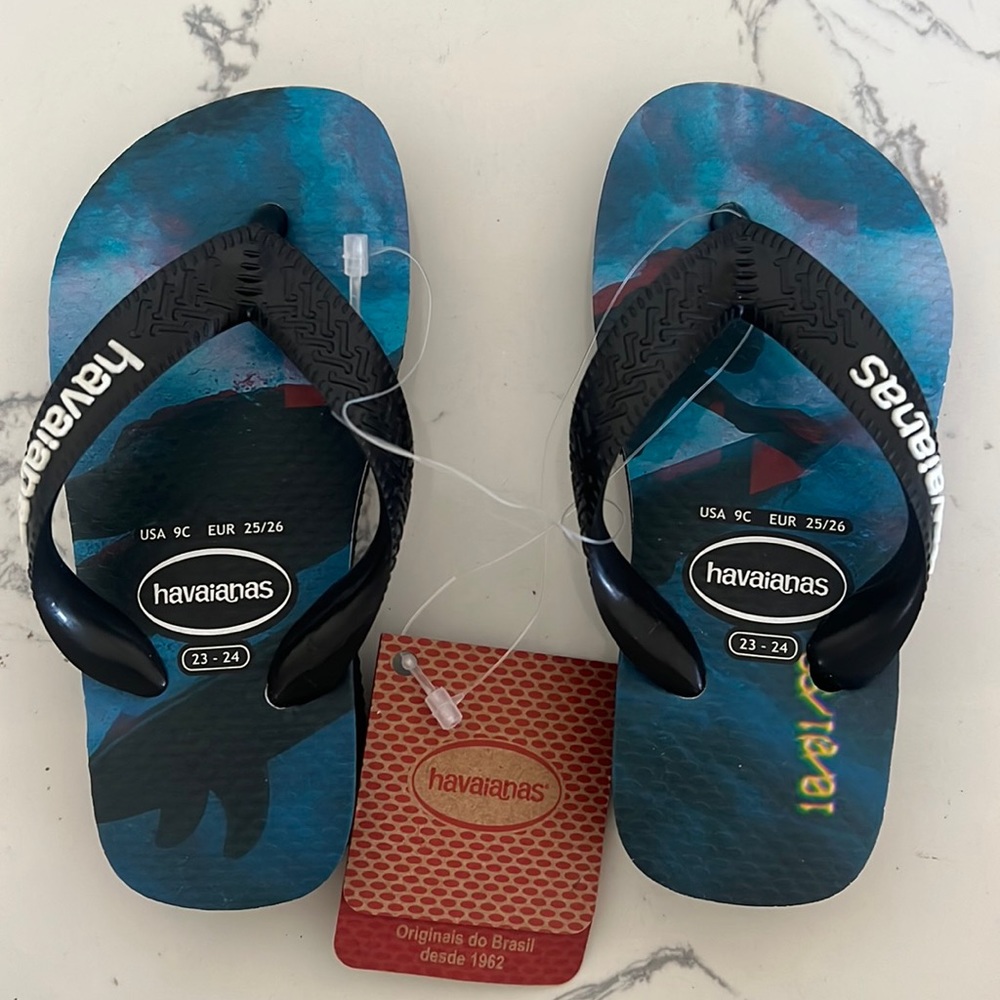 NWOT. Havaianas kids flip flops. Size 9